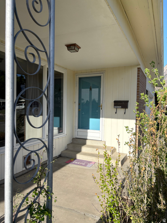 1779 E MOORDALE LN Holladay, UT 84117