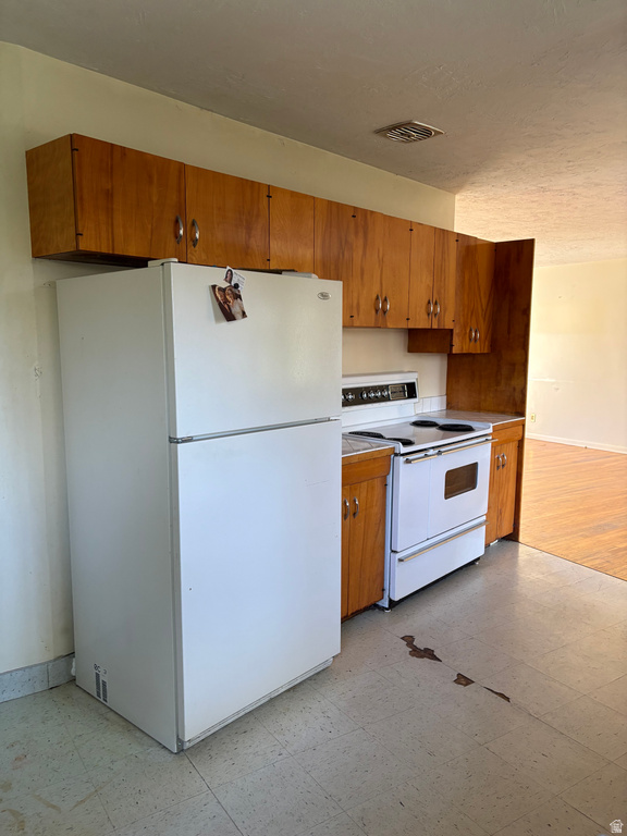 1779 E MOORDALE LN Holladay, UT 84117