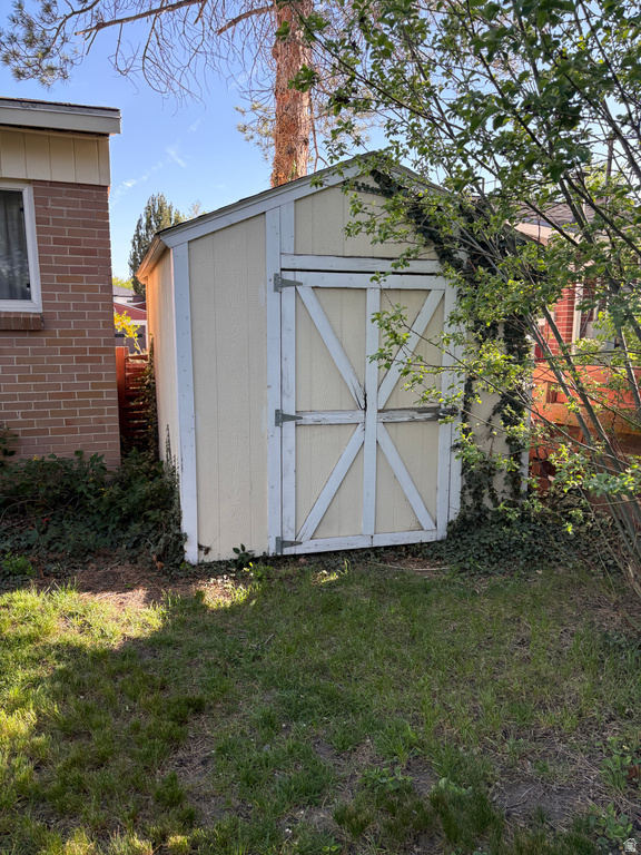 1779 E MOORDALE LN Holladay, UT 84117