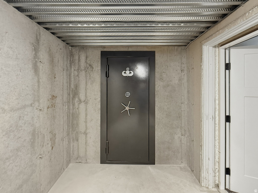 1924 W PEARL PARK CIR Kaysville, UT 84037