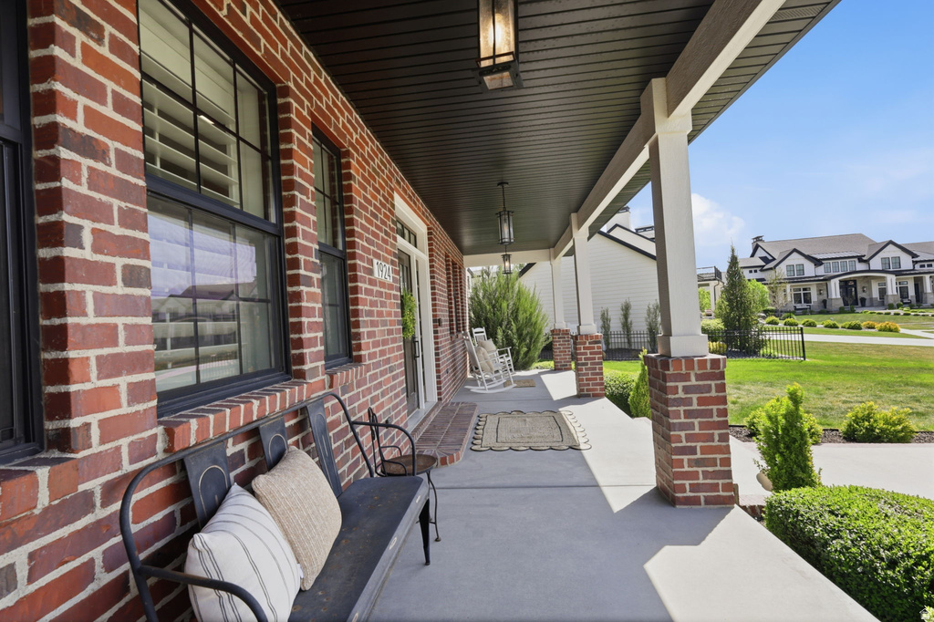 1924 W PEARL PARK CIR Kaysville, UT 84037