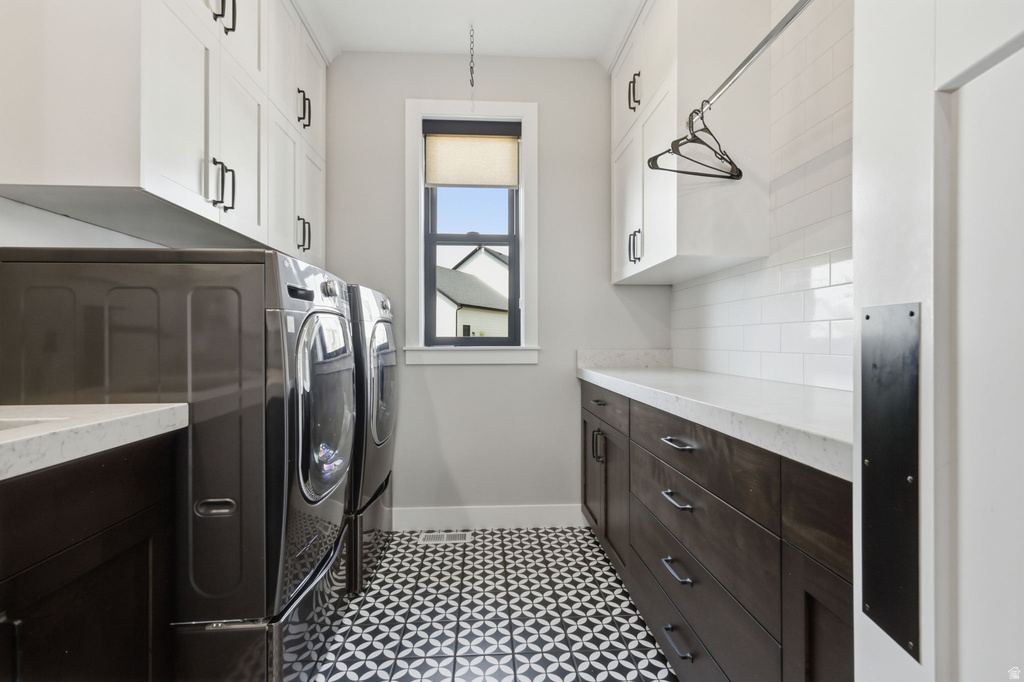 1924 W PEARL PARK CIR Kaysville, UT 84037