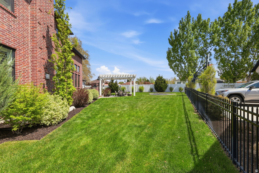 1924 W PEARL PARK CIR Kaysville, UT 84037