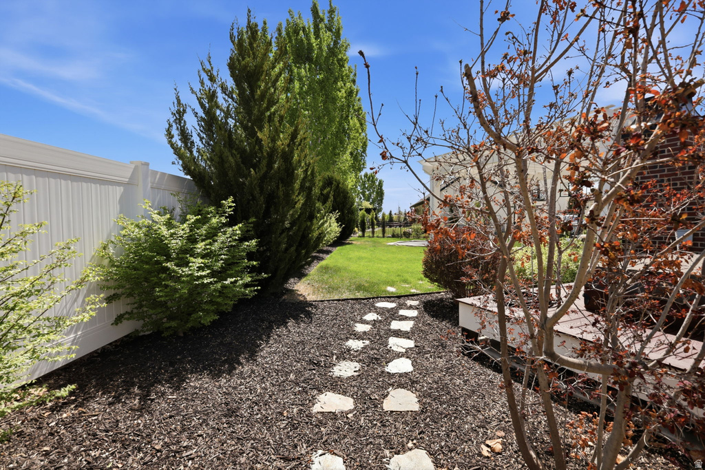 1924 W PEARL PARK CIR Kaysville, UT 84037