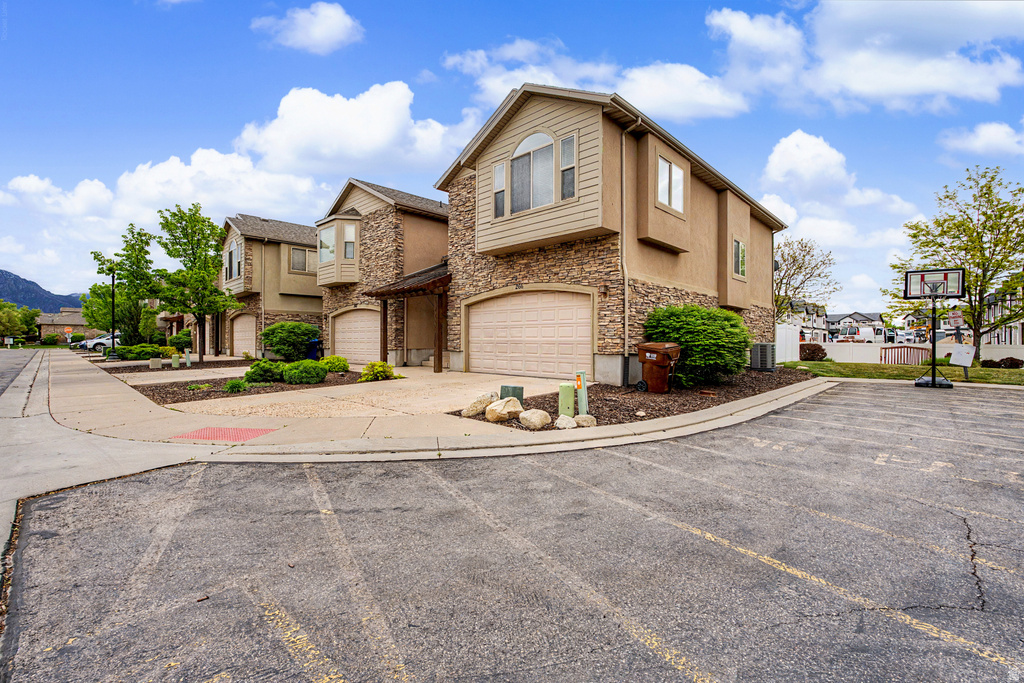 266 E TWIN BRIDGES LN Midvale, UT 84047