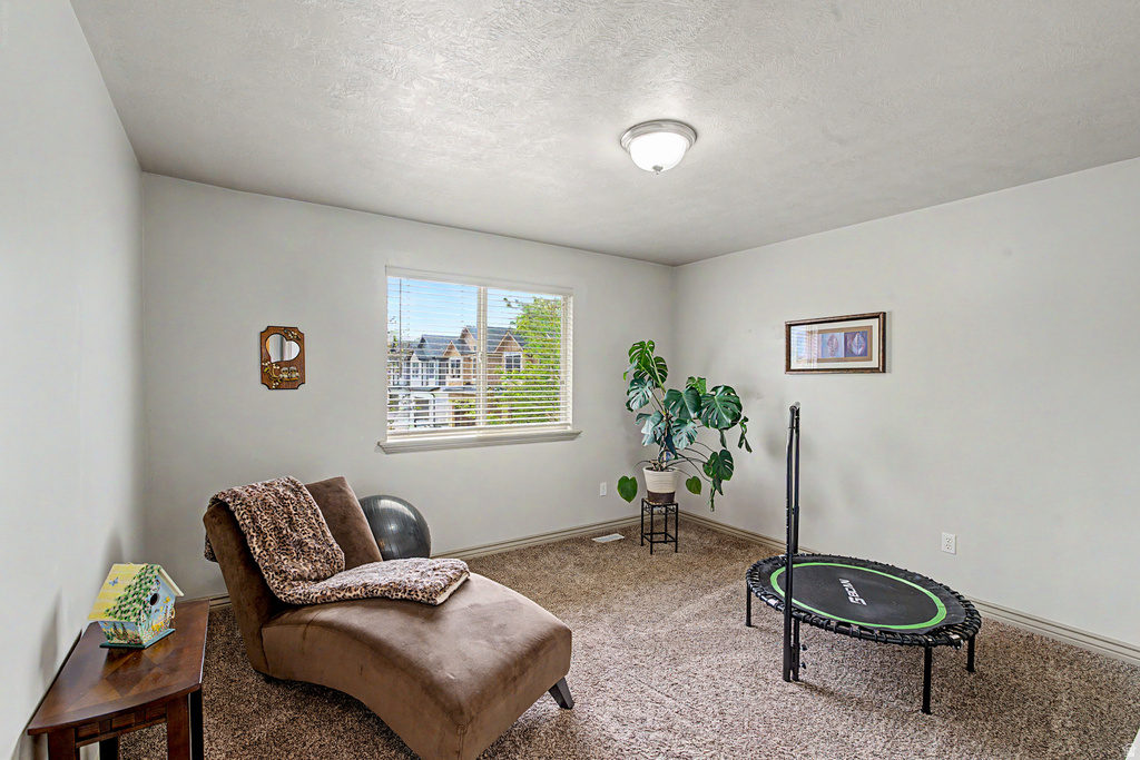 266 E TWIN BRIDGES LN Midvale, UT 84047