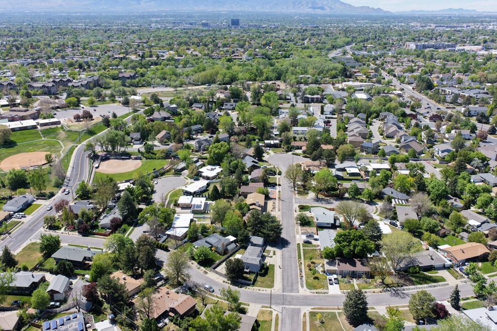 4851 S COLONY DR Salt Lake City, UT 84117