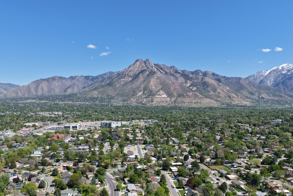 4851 S COLONY DR Salt Lake City, UT 84117