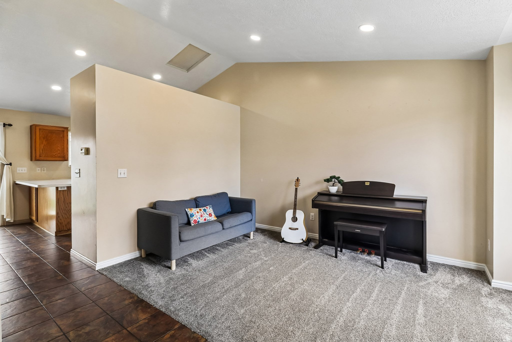 2896 W 6000 S Roy, UT 84067