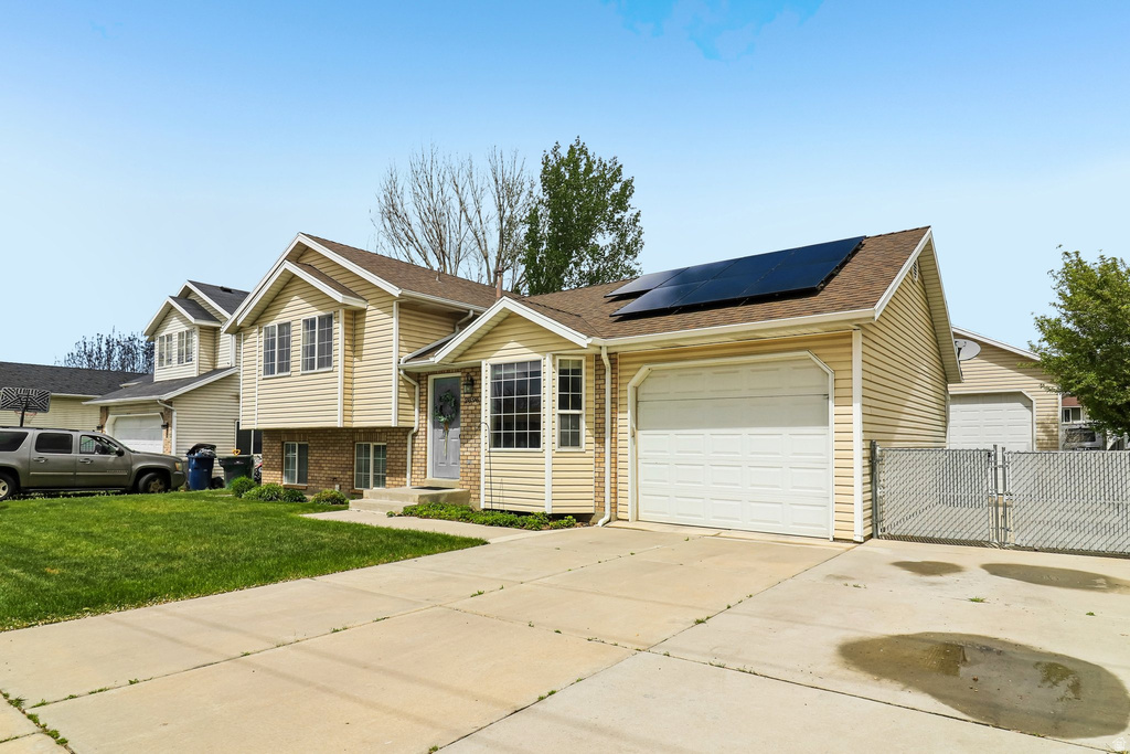 2896 W 6000 S Roy, UT 84067