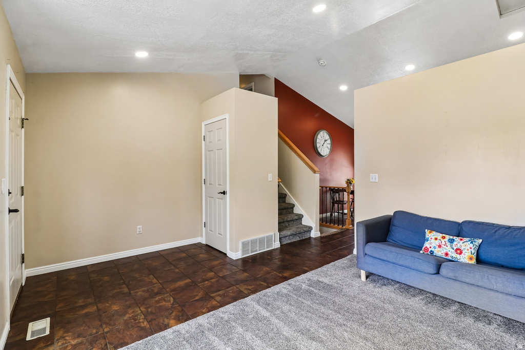 2896 W 6000 S Roy, UT 84067