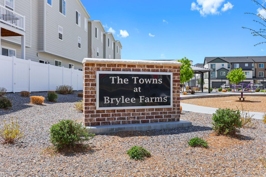 5197 N FOLKSTONE DR Eagle Mountain, UT 84005