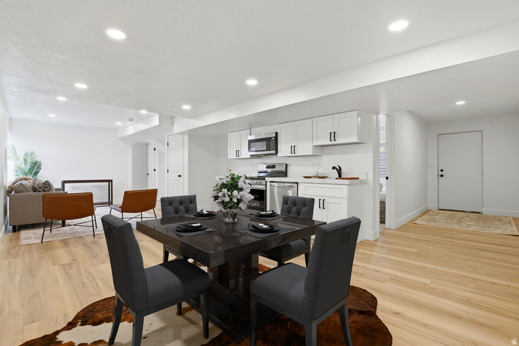 8643 S VAQUERO DR Sandy, UT 84094