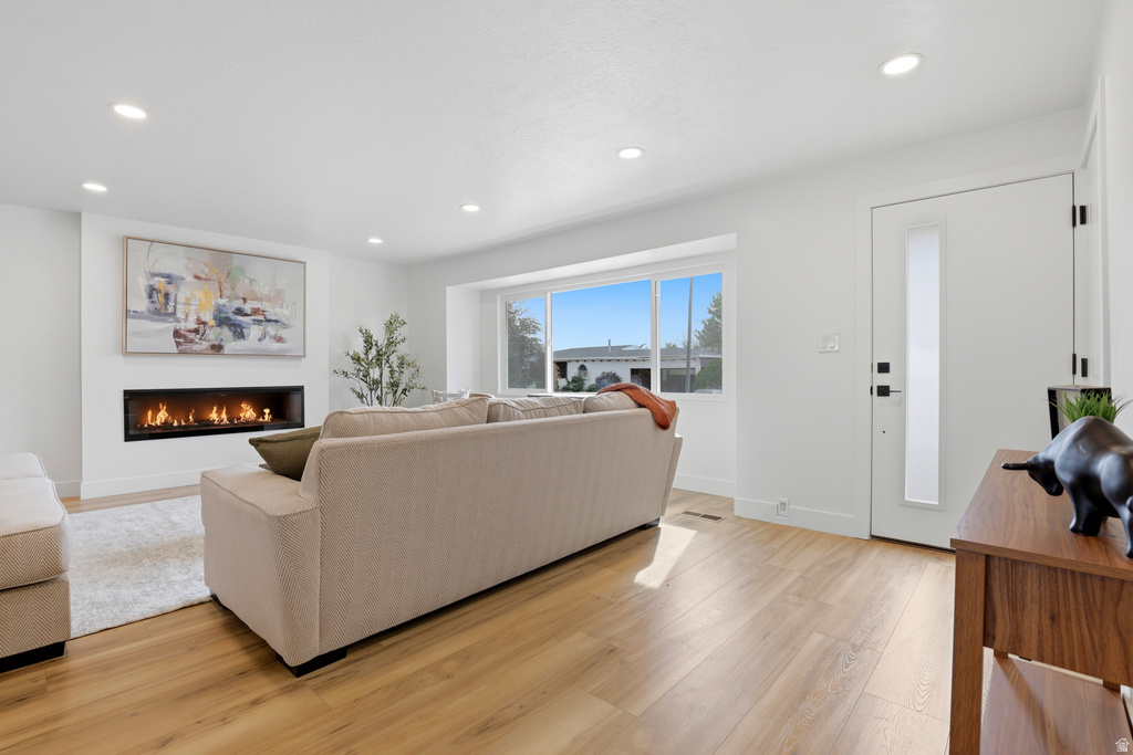 8643 S VAQUERO DR Sandy, UT 84094