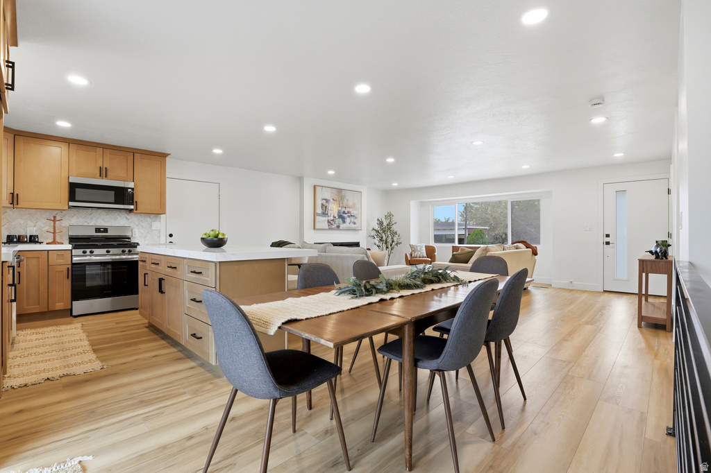 8643 S VAQUERO DR Sandy, UT 84094