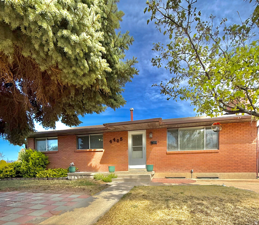 4405 S FAIRLANE CIR West Valley City, UT 84120