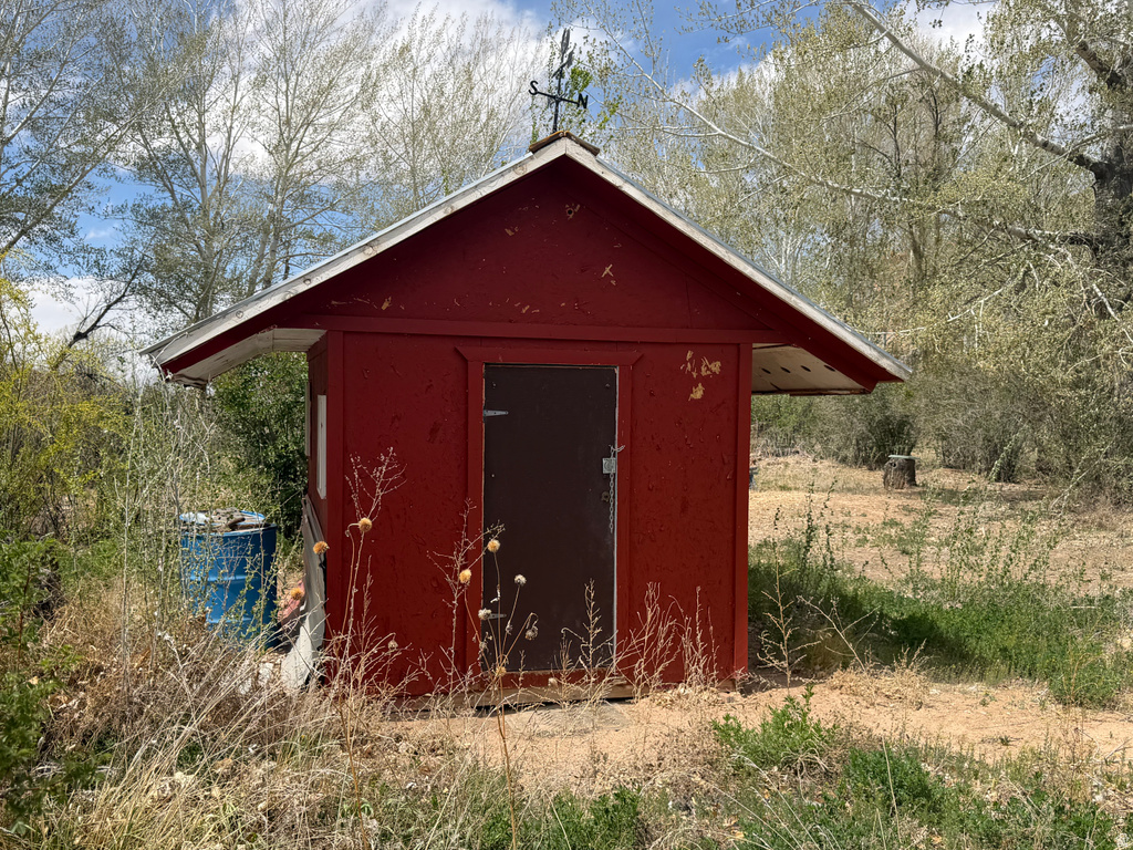 10429 E 4TH ST Randlett, UT 84063