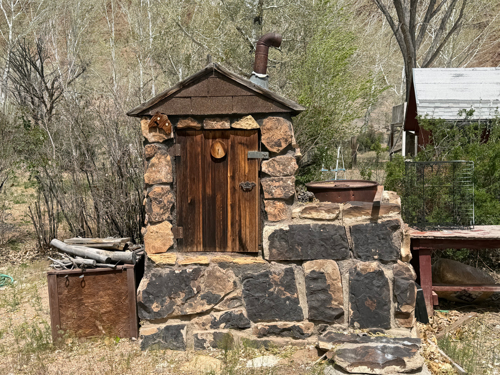 10429 E 4TH ST Randlett, UT 84063
