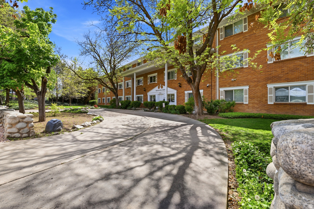 2760 S HIGHLAND DR #APT 4 Salt Lake City, UT 84106