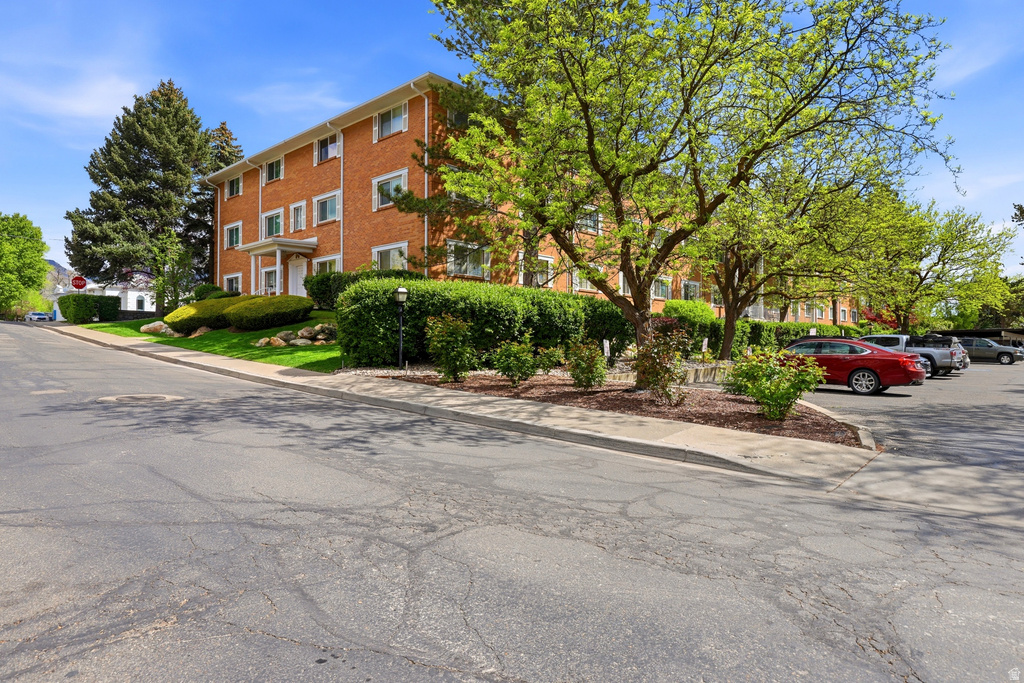 2760 S HIGHLAND DR #APT 4 Salt Lake City, UT 84106