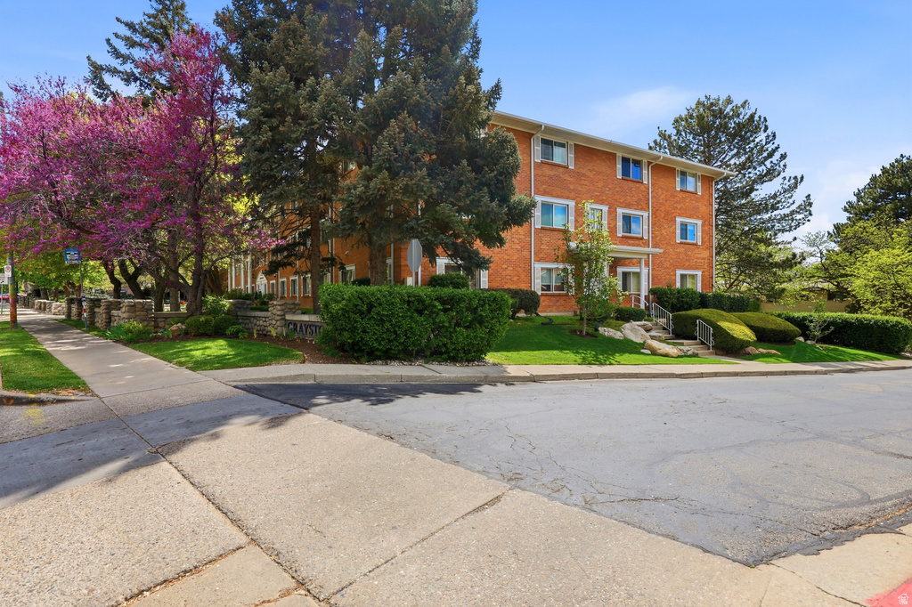 2760 S HIGHLAND DR #APT 4 Salt Lake City, UT 84106