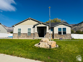 954 N WAHLEN WAY Harrisville, UT 84404