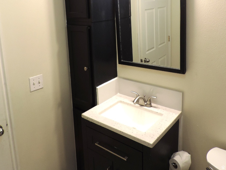 8198 N CEDAR SPRINGS RD #APT 5 Eagle Mountain, UT 84005