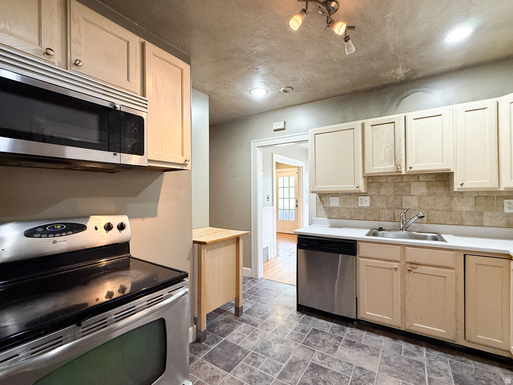 1476 LAKE ST Ogden, UT 84401