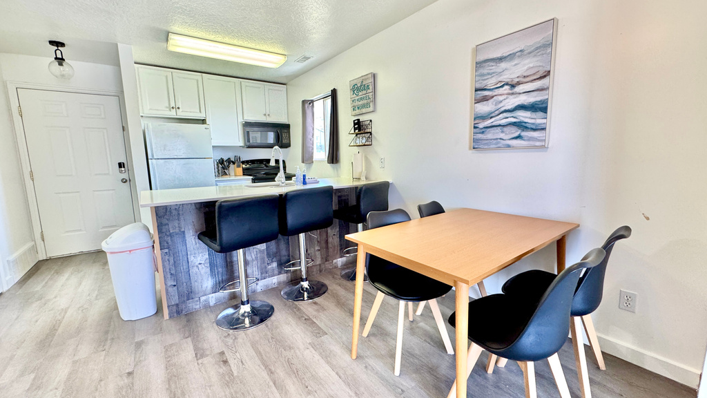 929 HARBOR VLG #220 Garden City, UT 84028