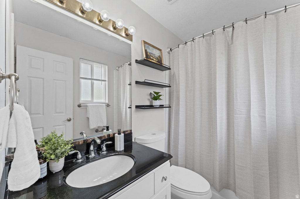 3 E ALFRED AVE Kaysville, UT 84037