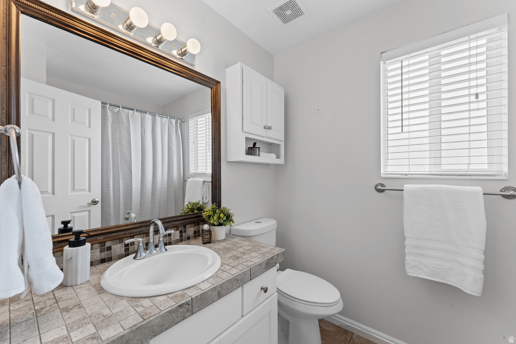 3 E ALFRED AVE Kaysville, UT 84037