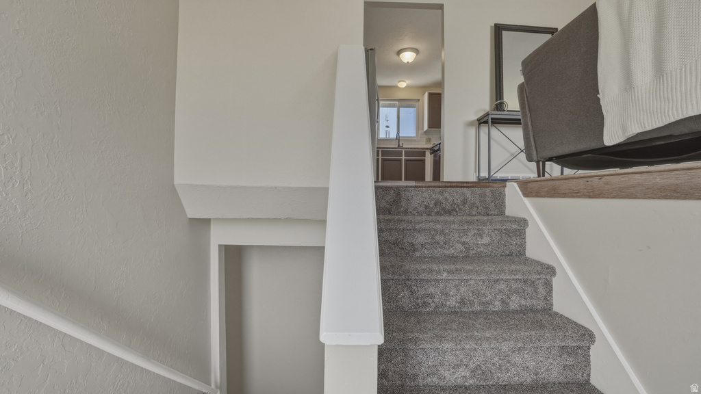 837 E CARNATION DR Sandy, UT 84094