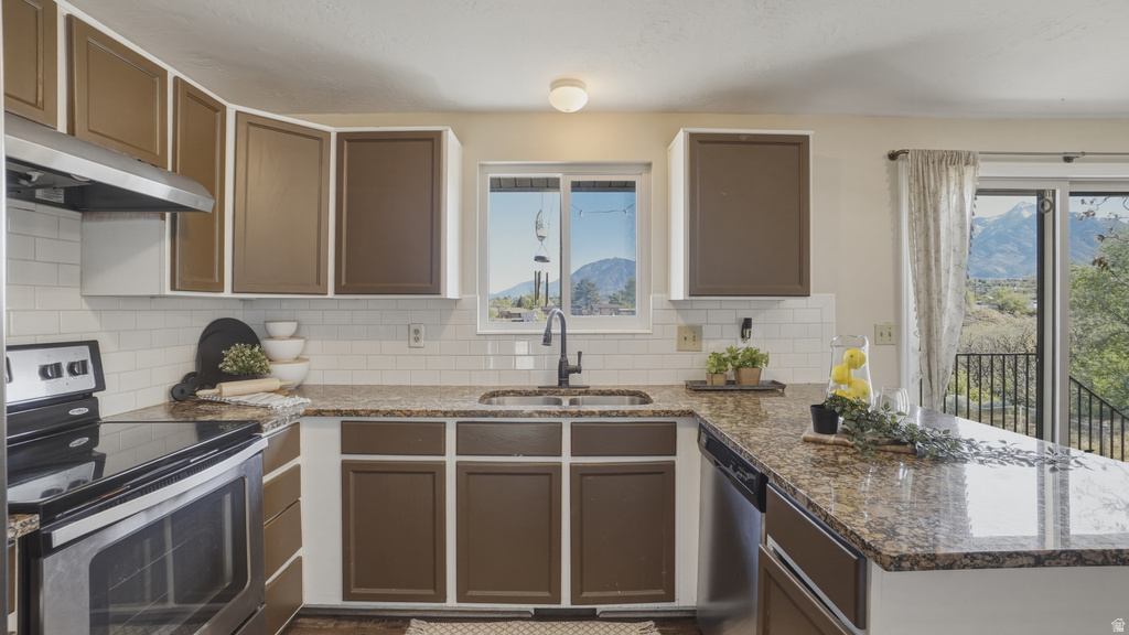 837 E CARNATION DR Sandy, UT 84094