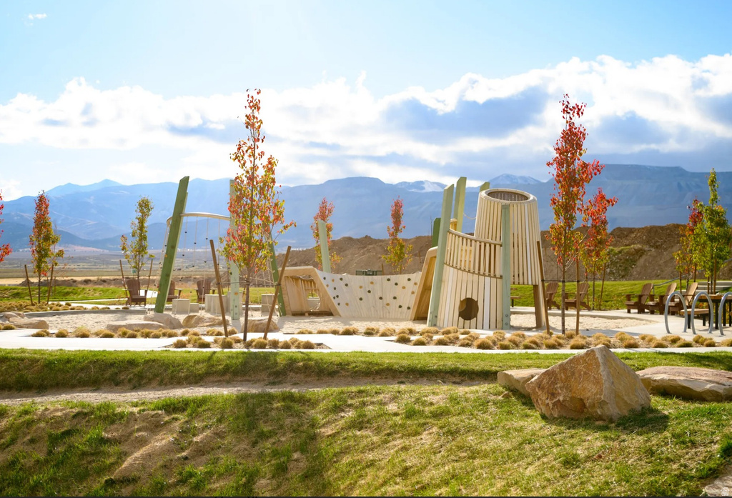 11364 S WATERCOURSE RD #390 South Jordan, UT 84009