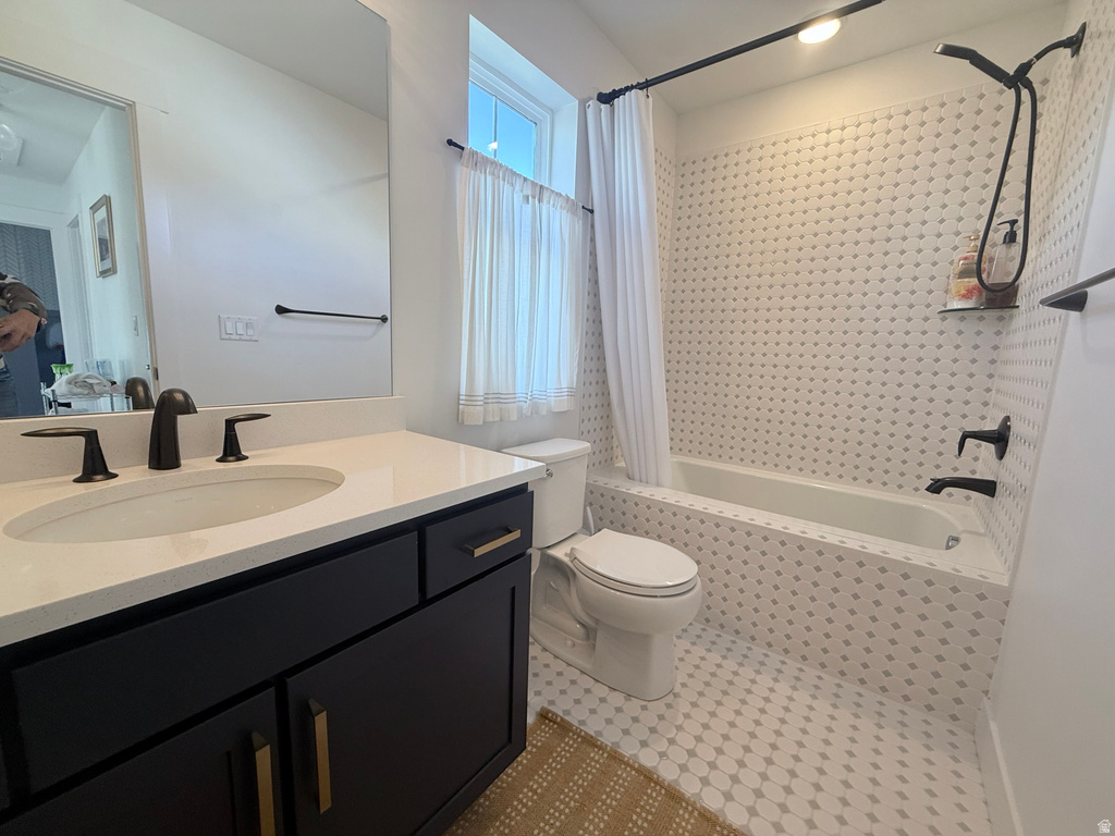 6743 W LAKE AVE South Jordan, UT 84009