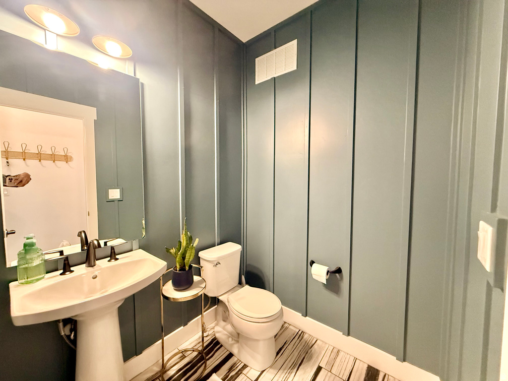 6743 W LAKE AVE South Jordan, UT 84009