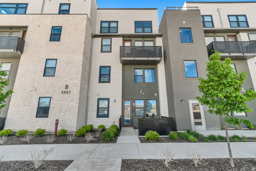 5227 W REVENTON DR #B102 South Jordan, UT 84009