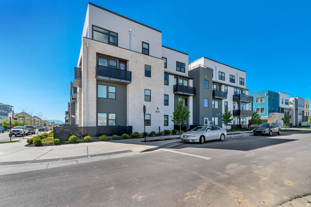 5227 W REVENTON DR #B102 South Jordan, UT 84009