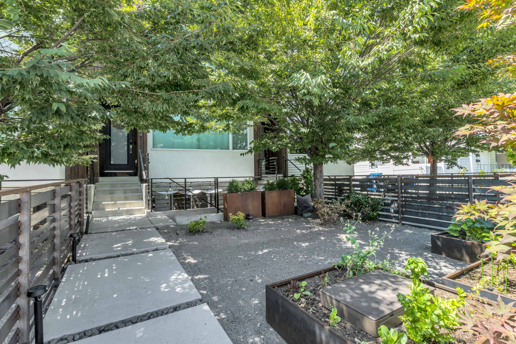 2444 S 900 E Salt Lake City, UT 84106