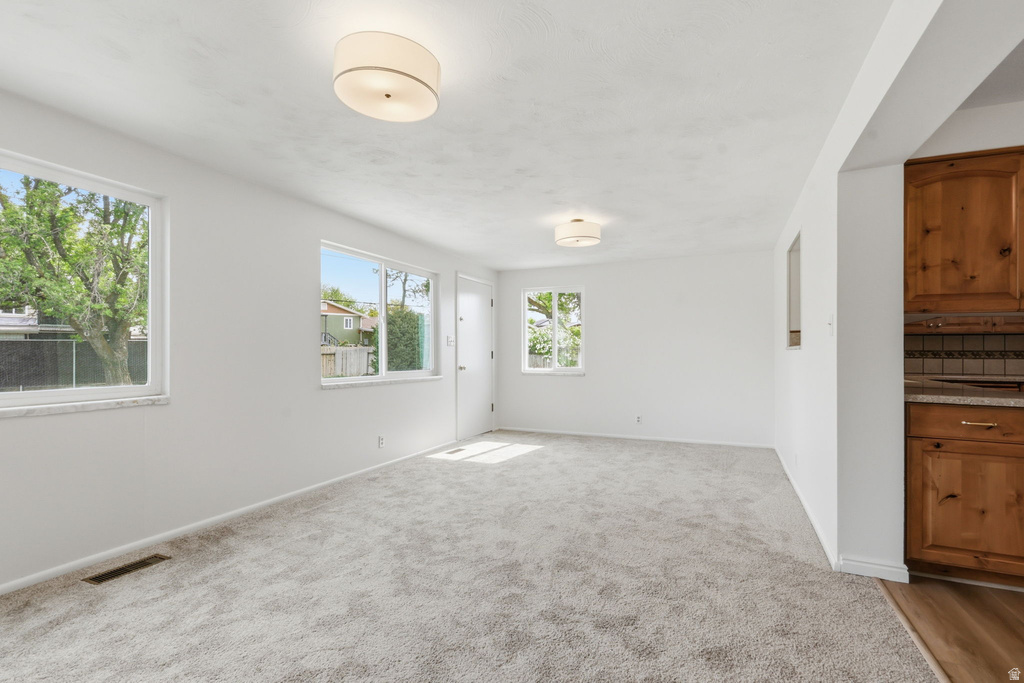 3677 W KEWANEE DR West Valley City, UT 84120