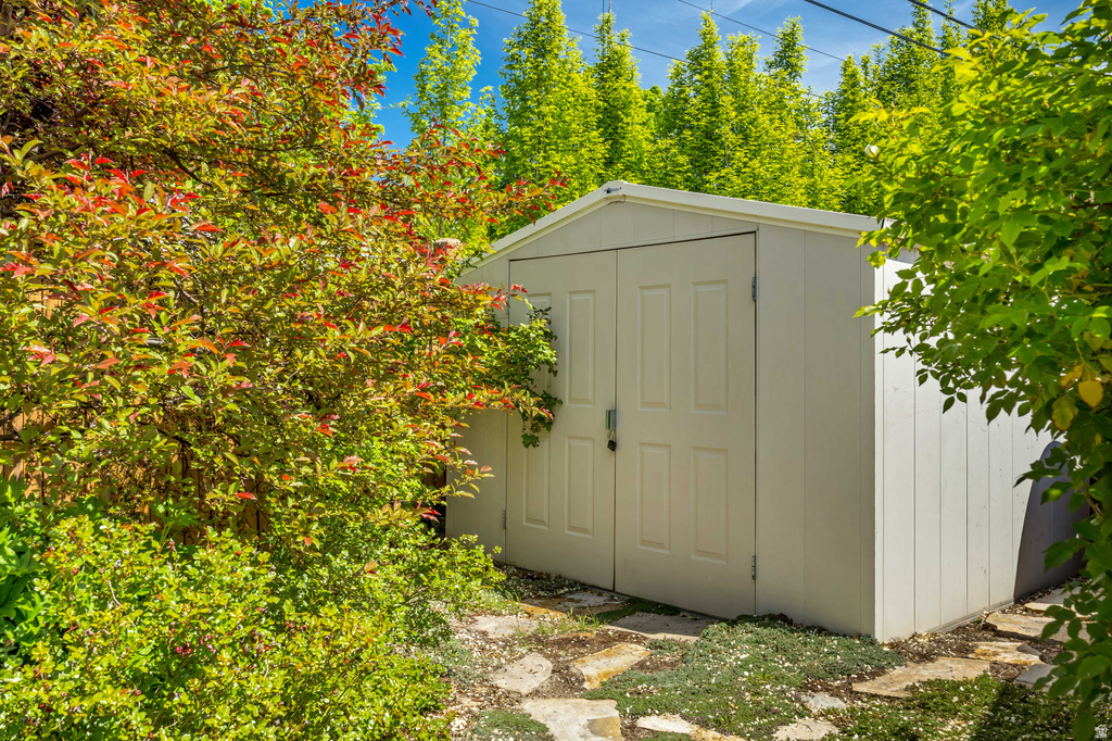 1863 E GARFIELD AVE Salt Lake City, UT 84108