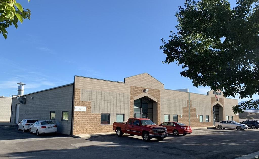 4268 W Nike Dr, West Jordan, UT 84088