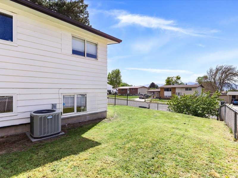 21 QUEBEC CIR Tooele, UT 84074