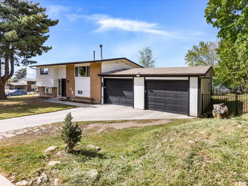 21 QUEBEC CIR Tooele, UT 84074