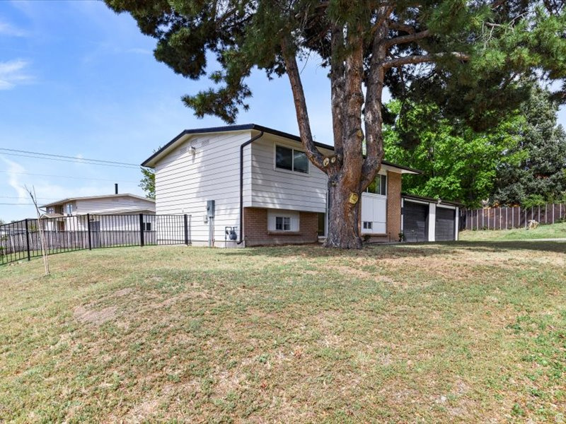 21 QUEBEC CIR Tooele, UT 84074