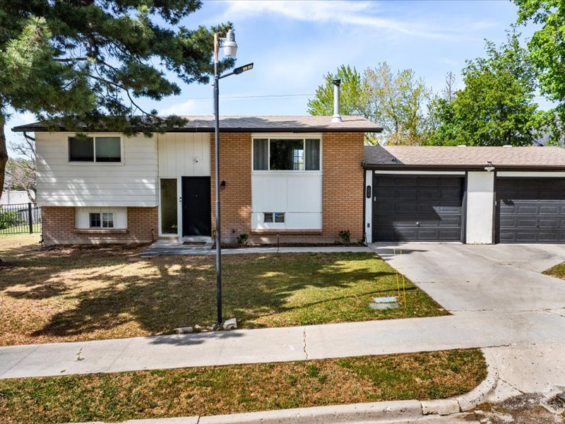 21 QUEBEC CIR Tooele, UT 84074