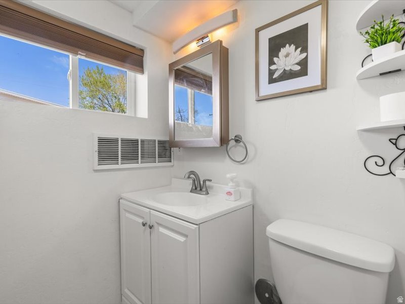 21 QUEBEC CIR Tooele, UT 84074