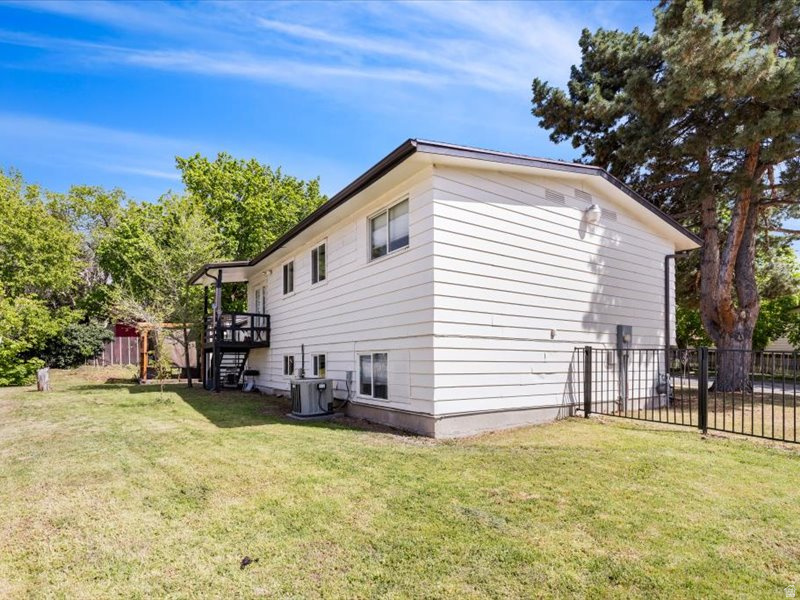 21 QUEBEC CIR Tooele, UT 84074