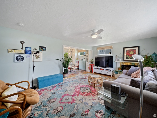 5597 S HILLSIDE DR Murray, UT 84107