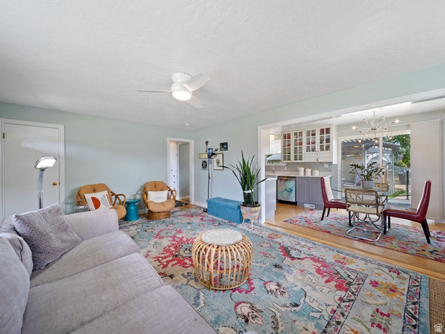 5597 S HILLSIDE DR Murray, UT 84107